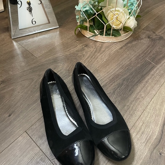 Cute black flats - Picture 2 of 4